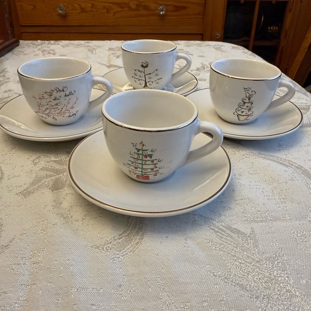 Rosanna Christmas "Deck the Halls" Set of 4 Espresso Cups and Saucers